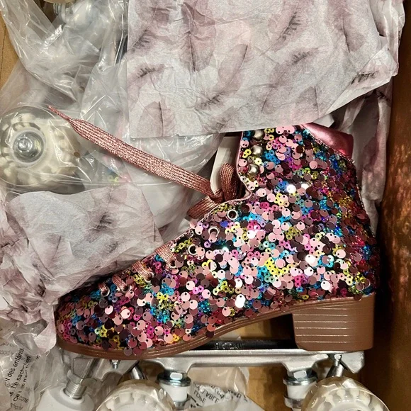 Jessica Simpson Rollstar Rose Gold Multi Sequin ‘Night Out’ Roller Skates - NIB - Picture 4 of 8